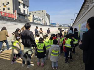 원주시, 세계 물의 날 기념 줍깅 행사와 어린이 그림 전시회 개최